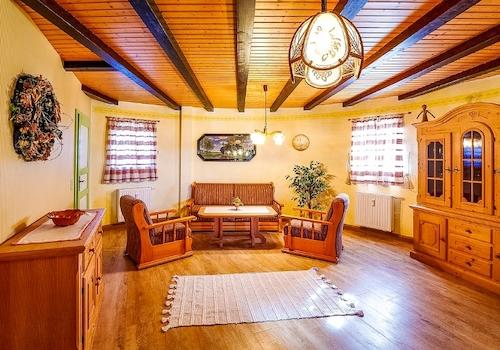 Im Ferienhaus (3)