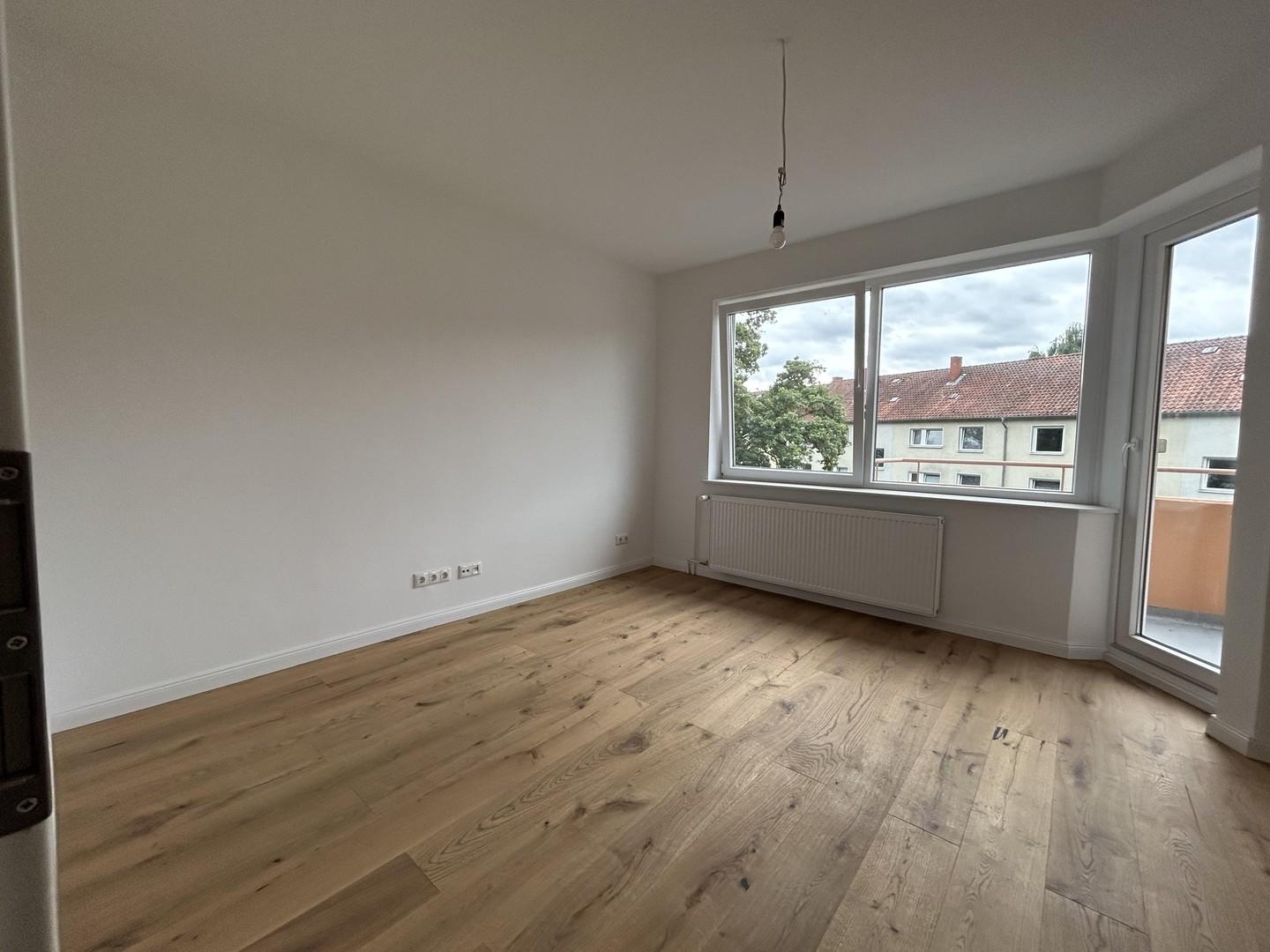 Wohnzimmer mit Balkon