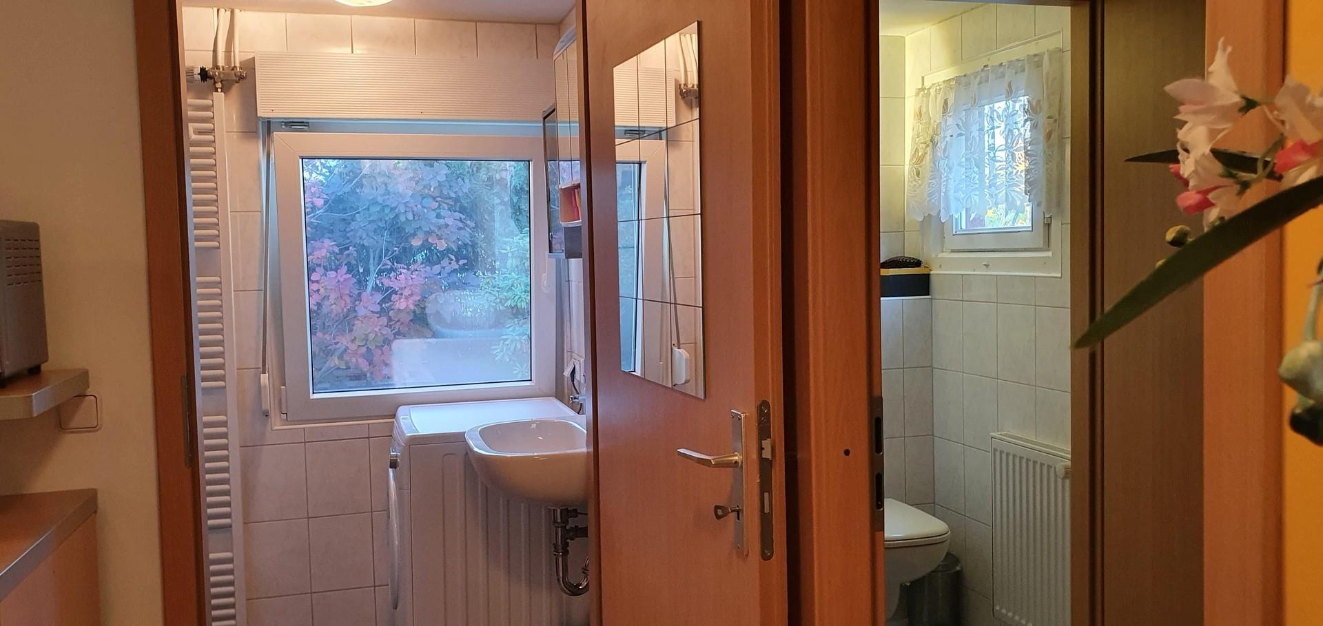 Badezimmer + Toilette