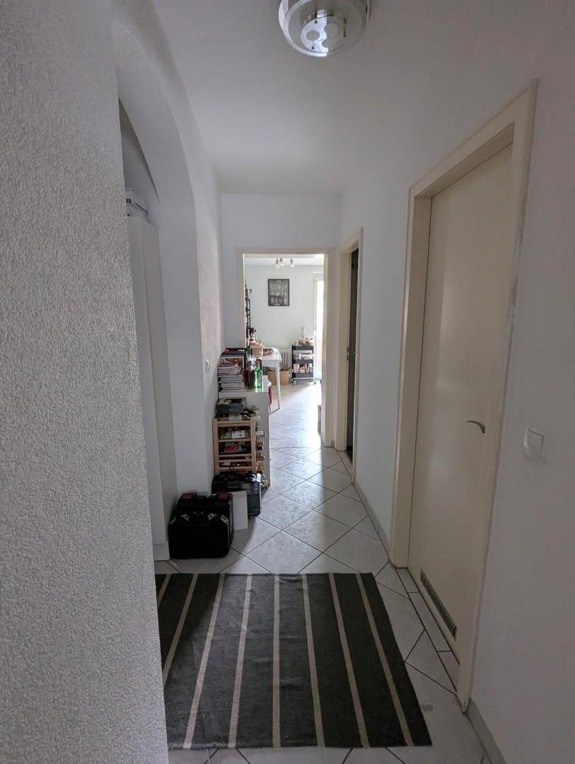 Flur mit Blick auf Küche