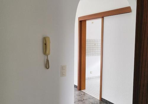 Diele mit Rundbogen
