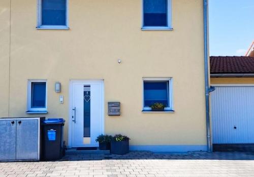 Mit Aussenstellplatz u.Garage