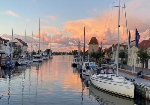 100 m zu diesem Hafen