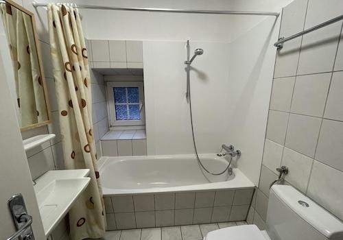 Badezimmer mit Badewanne