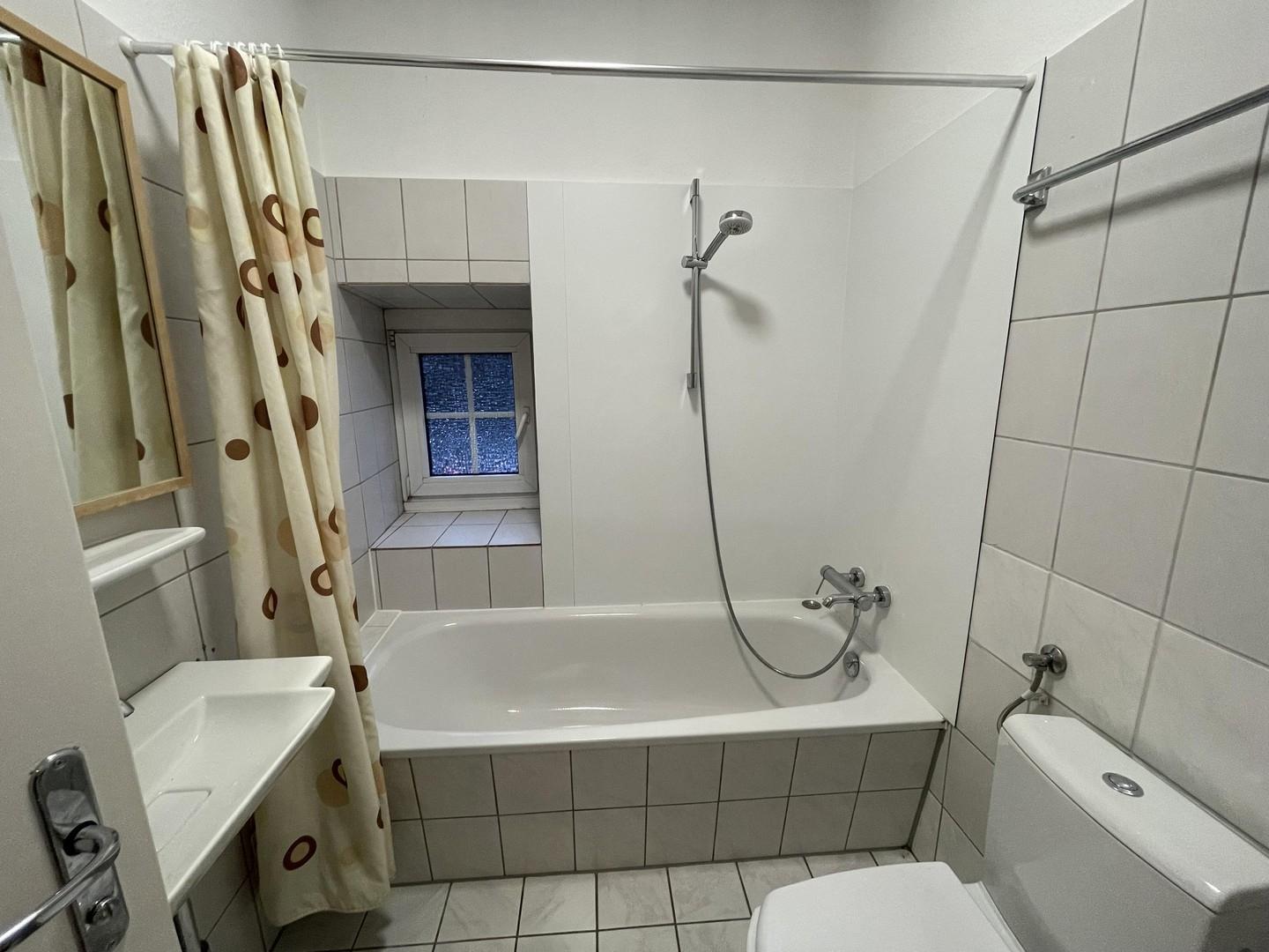 Badezimmer mit Badewanne