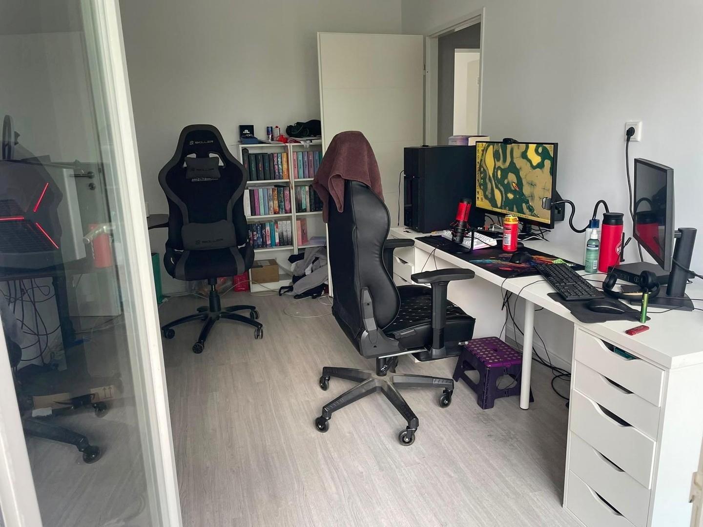 Kinder/ Arbeitszimmer/ Balkon