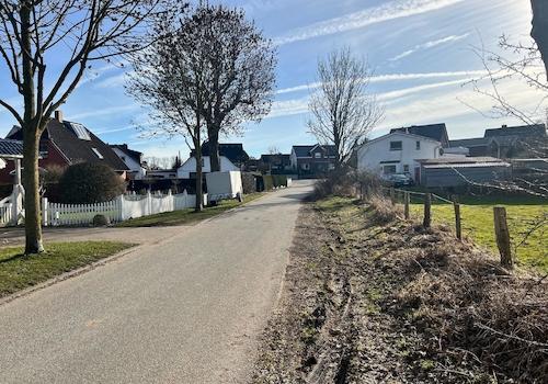 Straße an den Grundstücken