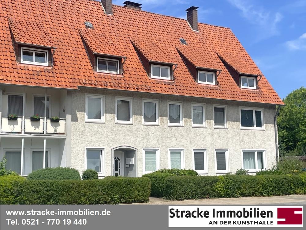 Gepflegte Vorderansicht mit neuer Haustür