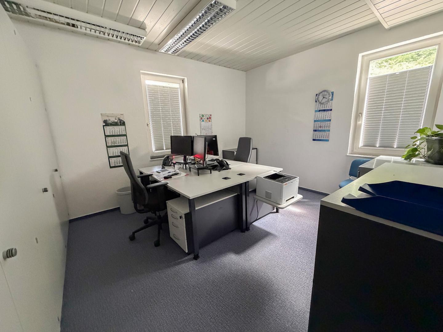 Verwaltungsgebäude: Büro