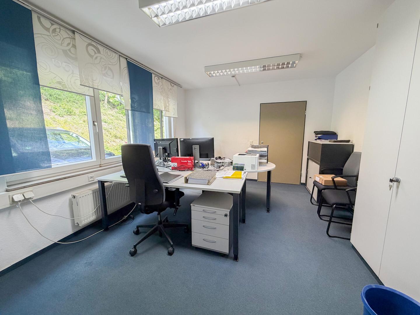 Verwaltungsgebäude: Büro