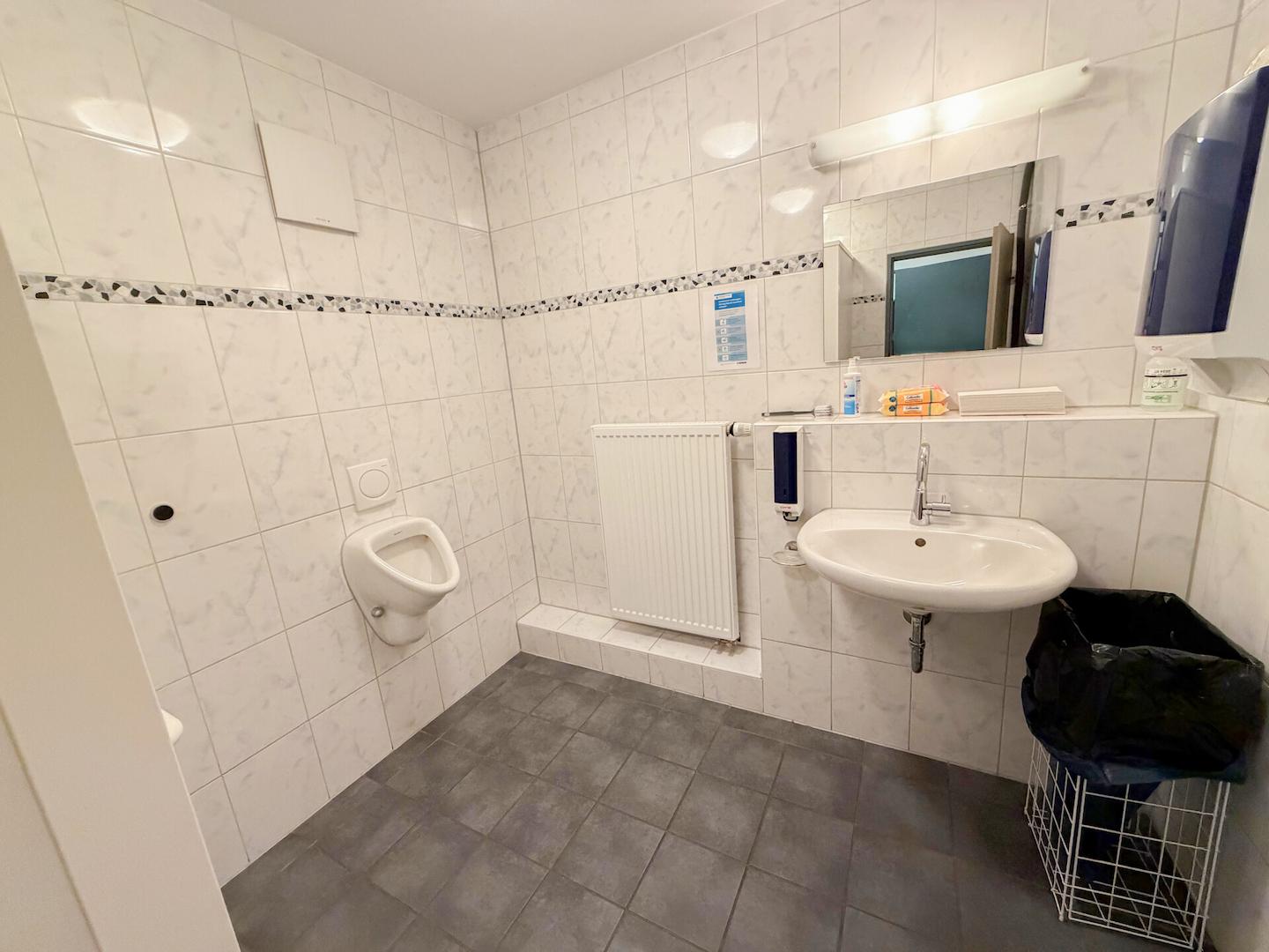 Verwaltungsgebäude: WC