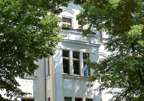 Gebäudeansicht Straßenseite