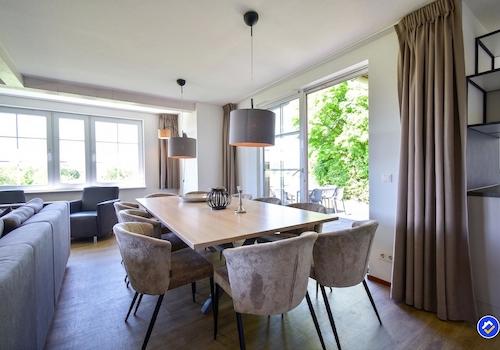 kaufen-freistehendes-ferienhaus-cochem-essbereich-wohnzimmer-terrasse-recreatieadviseurs-vakantiehuistekoop-nl.jpg
