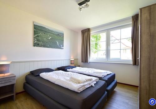 kaufen-freistehendes-ferienhaus-cochem-schlafzimmer-hell-und-komfortabel-recreatieadviseurs-vakantiehuistekoop-nl.jpg