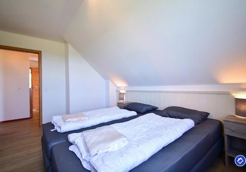 kaufen-freistehendes-ferienhaus-cochem-viertes-schlafzimmer-flur-zugang-recreatieadviseurs-vakantiehuistekoop-nl.jpg