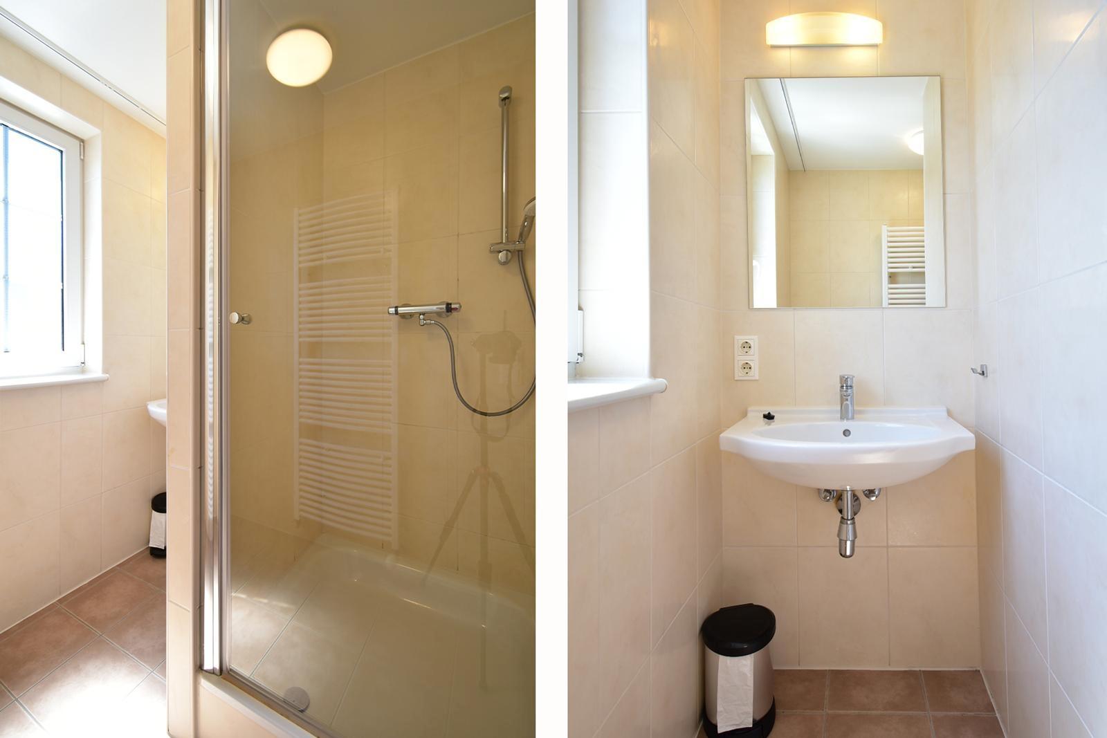 kaufen-freistehendes-ferienhaus-cochem-viertes-badezimmer-dusche-und-waschbecken-recreatieadviseurs-vakantiehuistekoop-nl.jpg