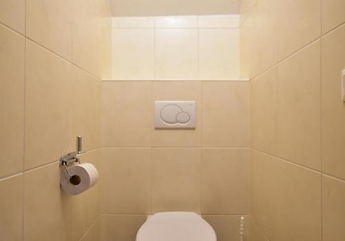 kaufen-freistehendes-ferienhaus-cochem-zweite-toilette-obergeschoss-recreatieadviseurs-vakantiehuistekoop-nl.jpg