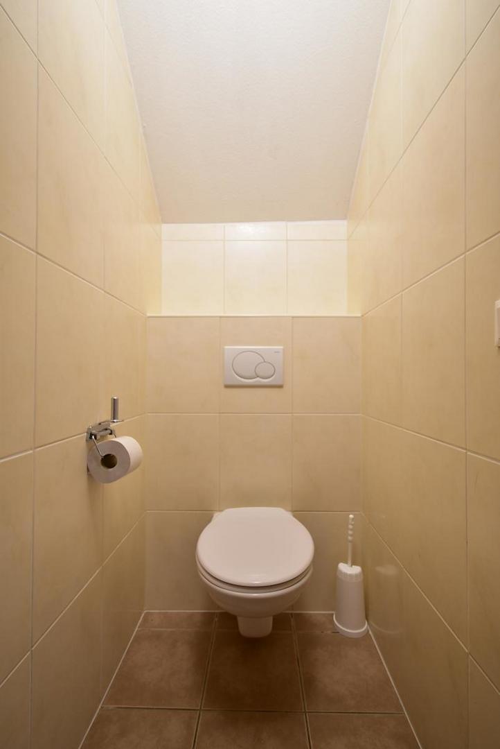 kaufen-freistehendes-ferienhaus-cochem-zweite-toilette-obergeschoss-recreatieadviseurs-vakantiehuistekoop-nl.jpg