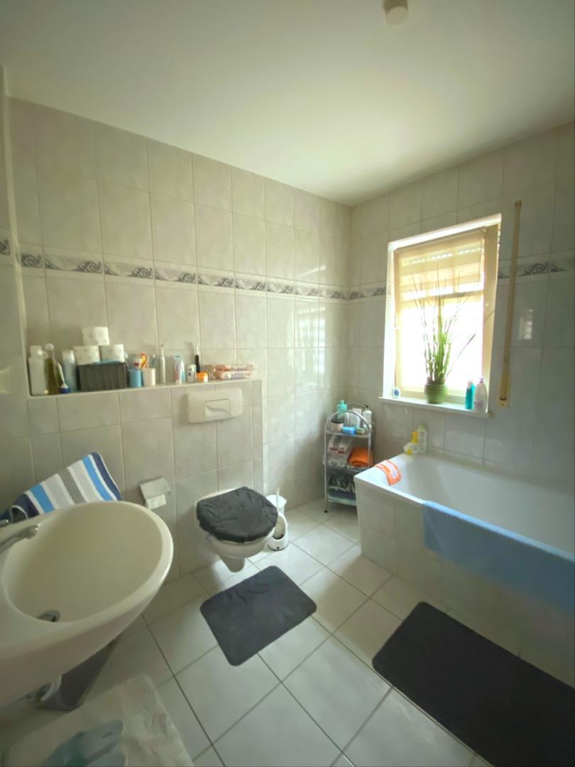 Tageslicht bad Bad mit Wanne  im 1. OG