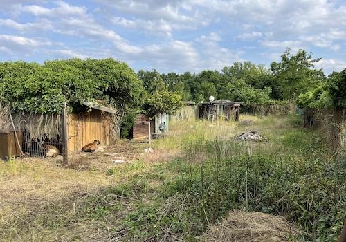 Gartenteil mit Unterstand