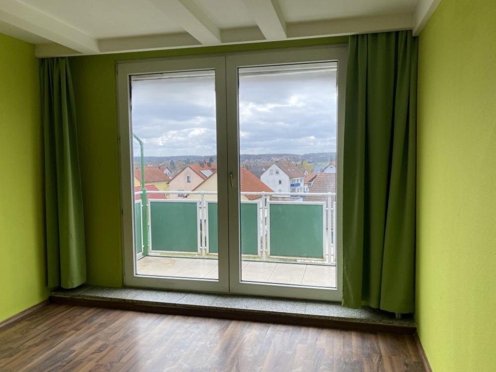 zum Balkon