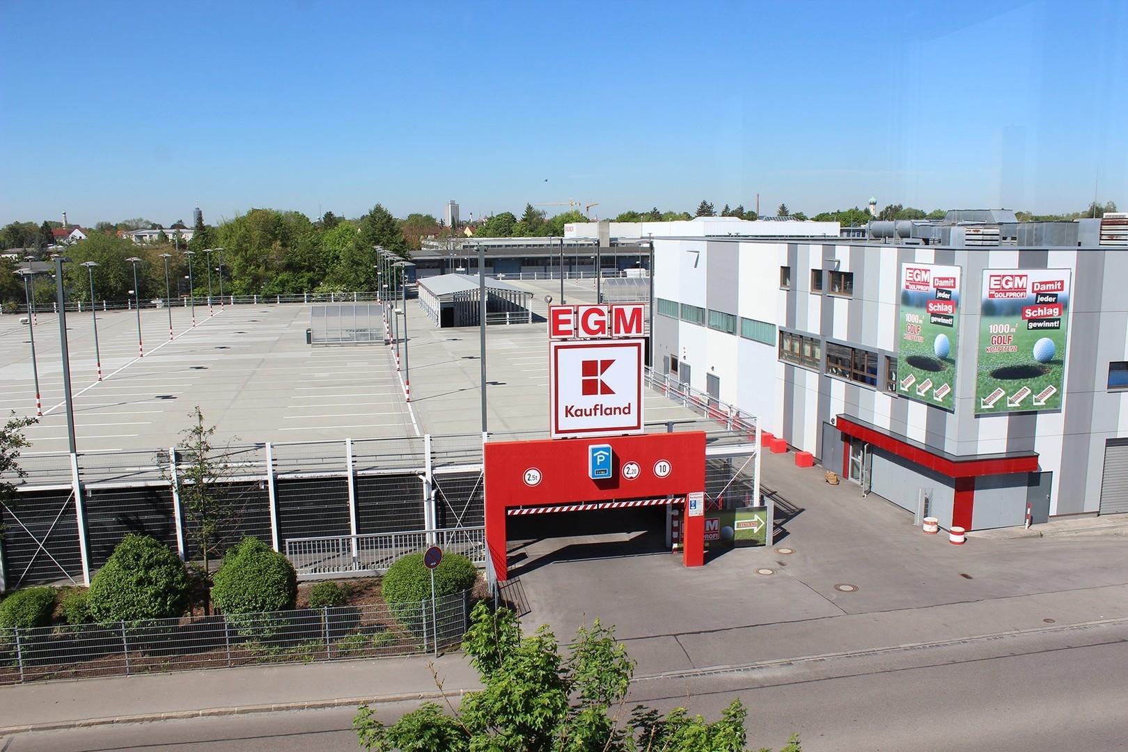 Blick auf  Parkgebäude