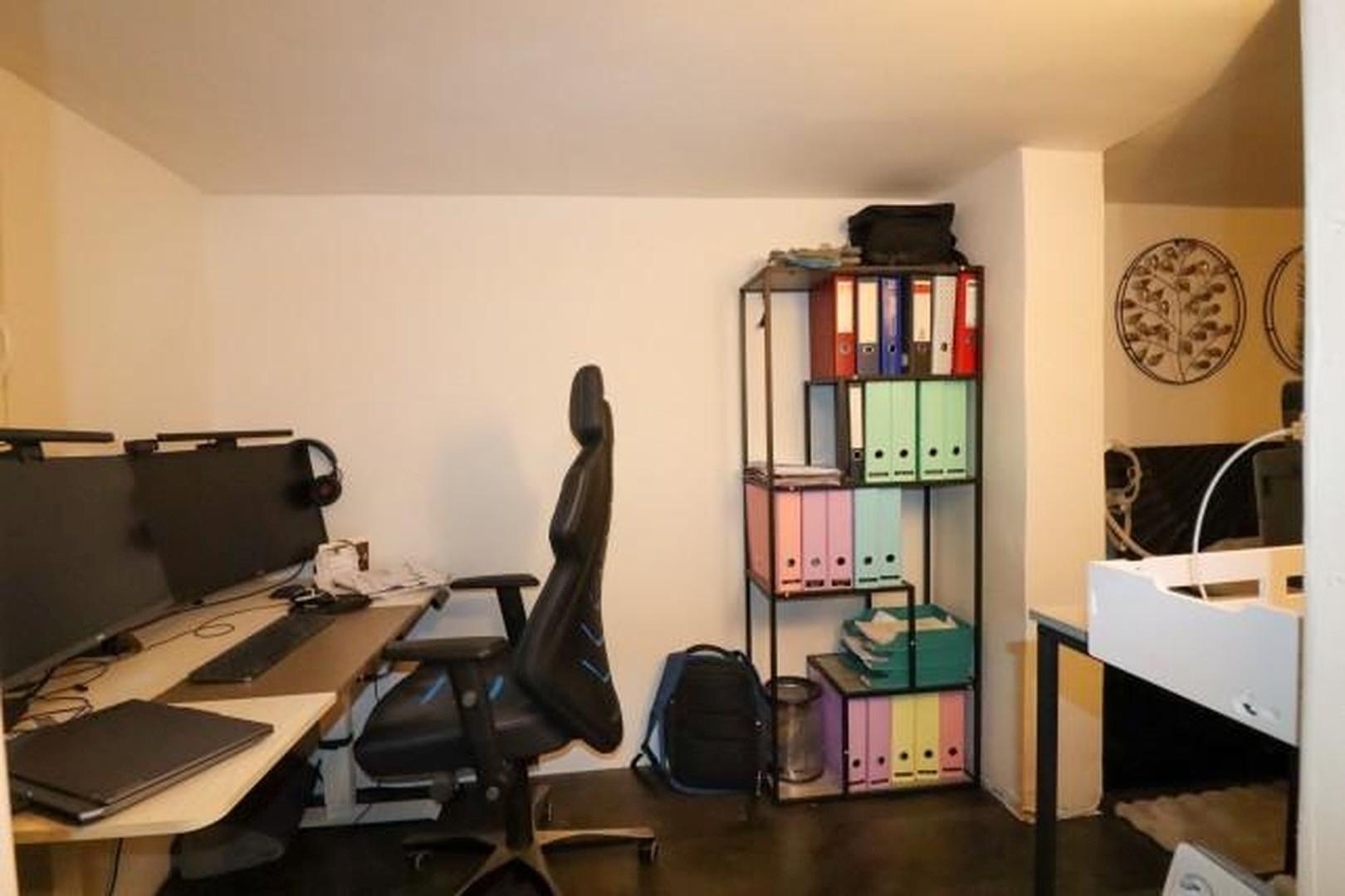 Keller Büro