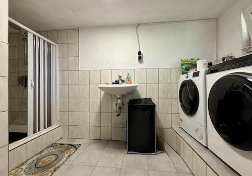 Wohnung 2: Bad (EG)