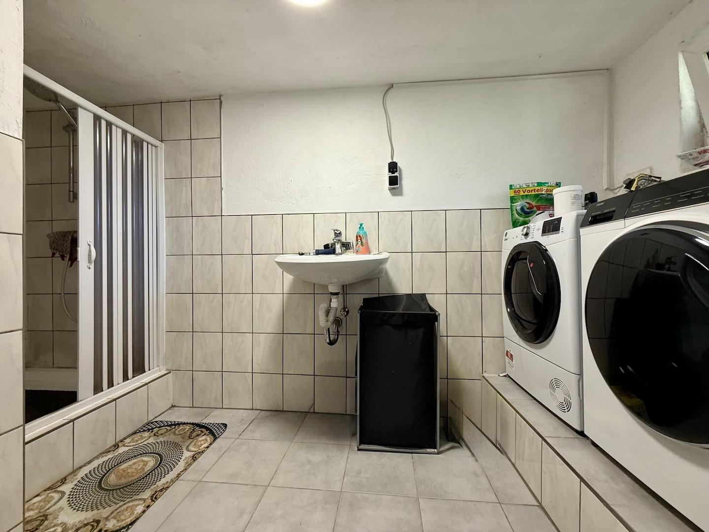 Wohnung 2: Bad (EG)