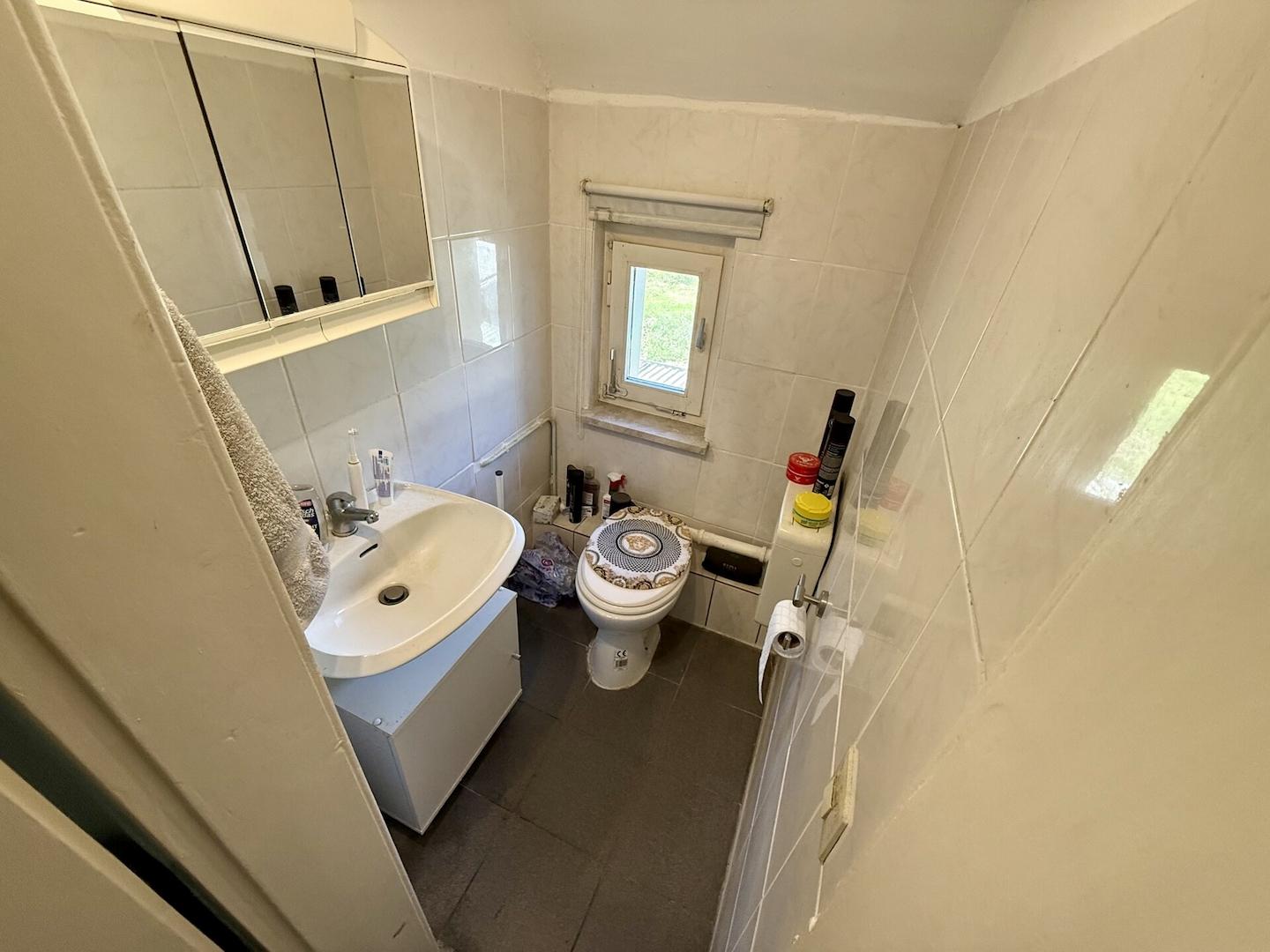Wohnung 2: Gäste-WC (OG)