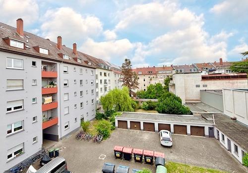 Einzelgarage & Innenhof