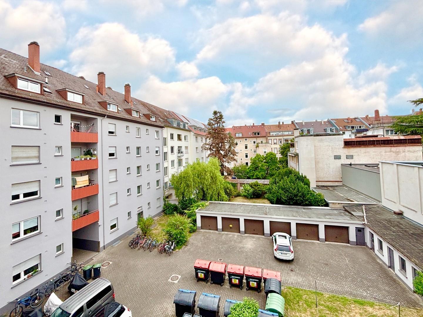 Einzelgarage & Innenhof