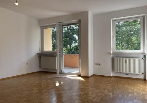 Wohnzimmer und Balkon
