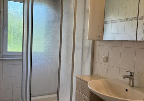 Bad mit Dusche, WA-Aschluss