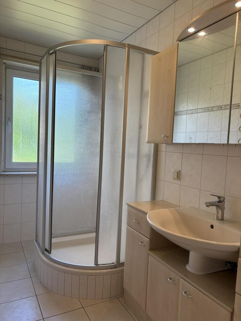 Bad mit Dusche, WA-Aschluss