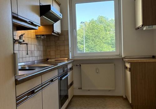 Küche mit großem Fenster