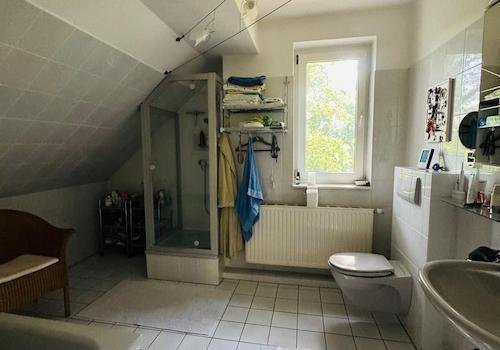 Elternbadezimmer im OG