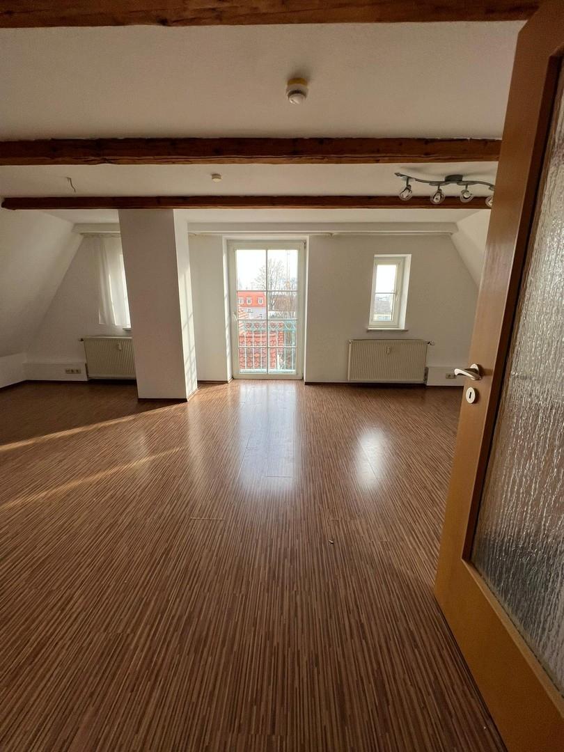 Wohn-Ess-und Schlafzimmer