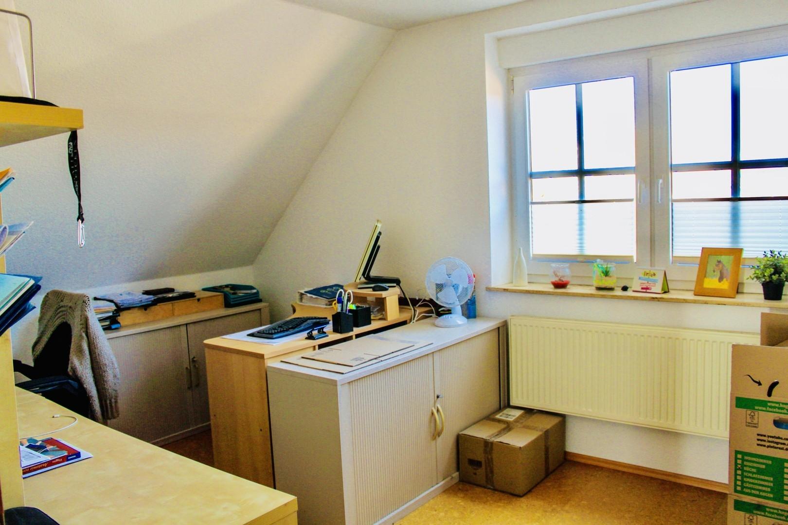 Büro oder Küche im OG