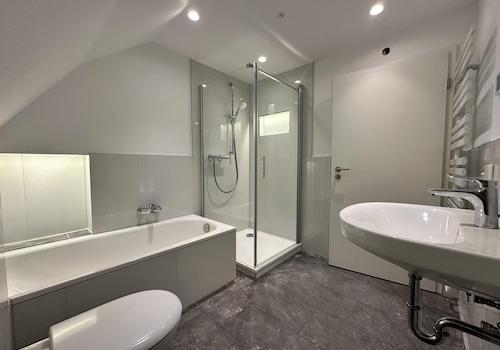 Badezimmer im OG (ca. 5 qm)
