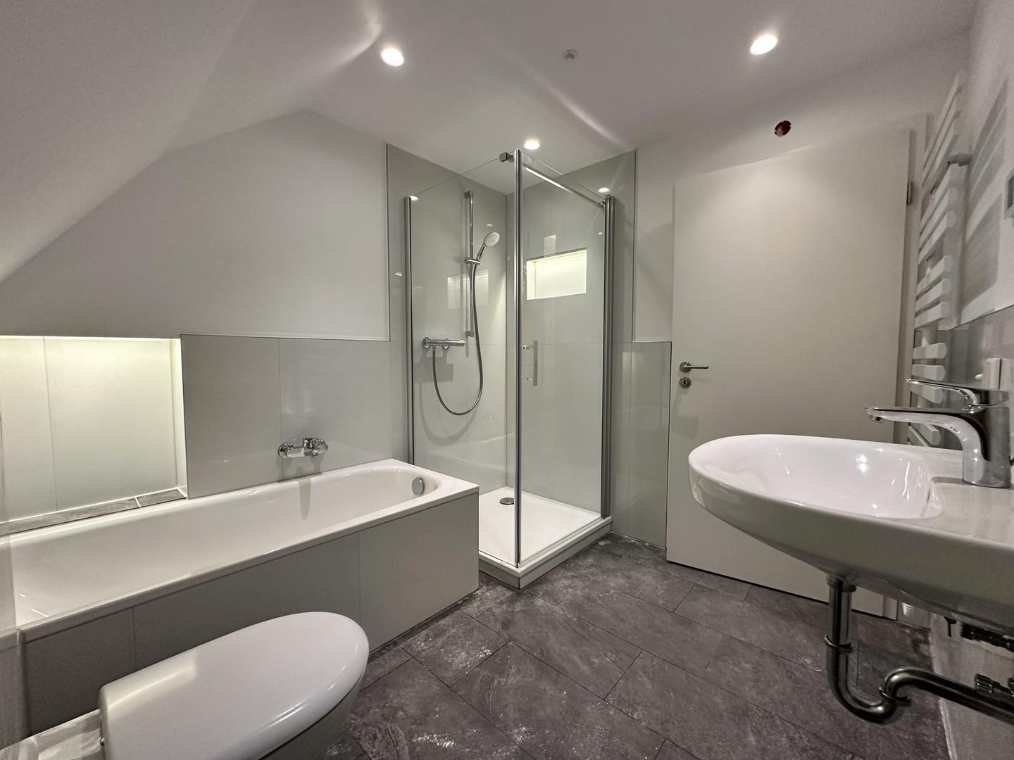 Badezimmer im OG (ca. 5 qm)
