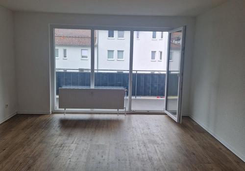 Wohnzimmer mit Balkon