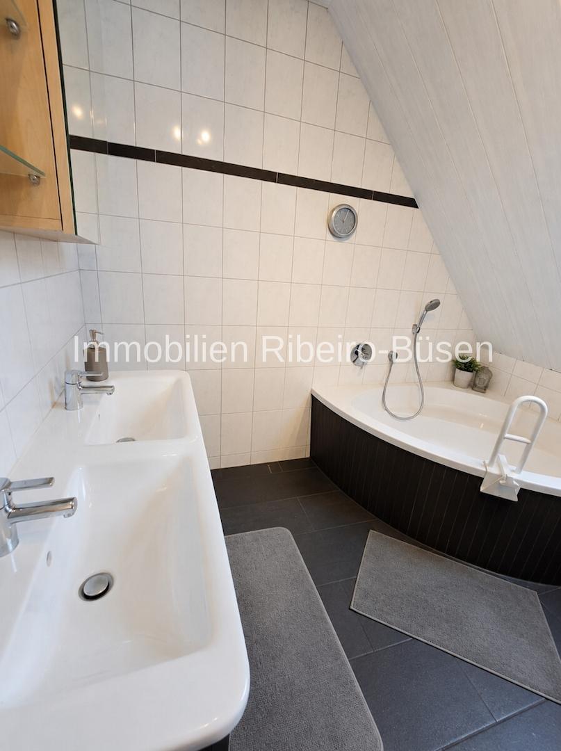 Das Badezimmer im Dachgeschoss