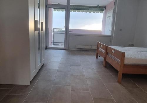 Zimmer mit Balkon