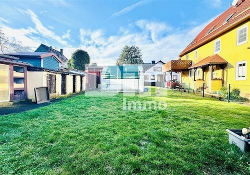 Großer Gartenbereich
