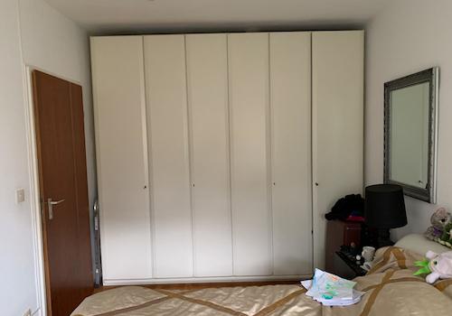 Schlafzimmer mit Einbauschrank