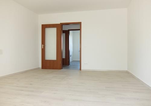 Wohnzimmer_Blick zur Tür