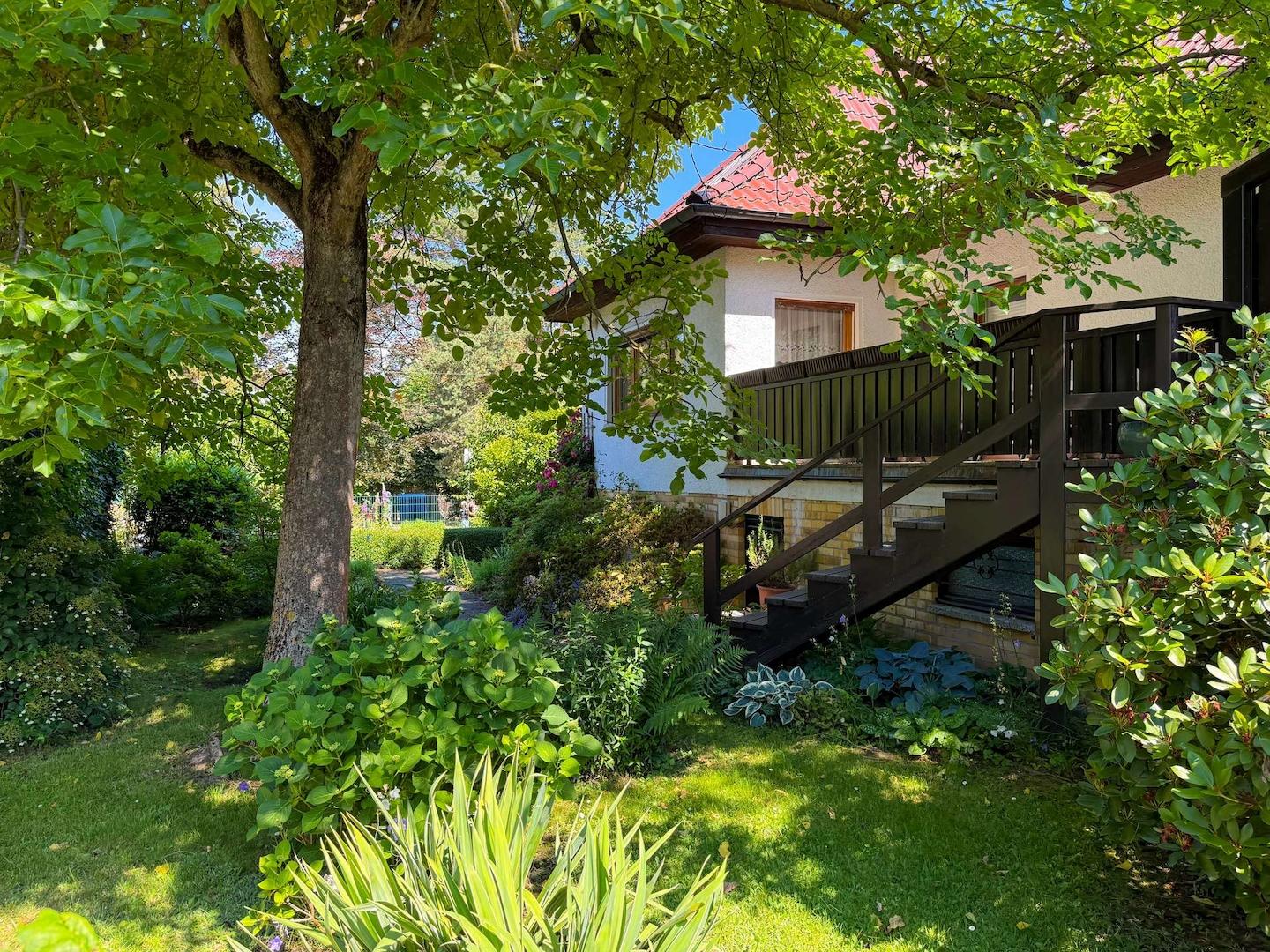 liebevoll angelegter Garten