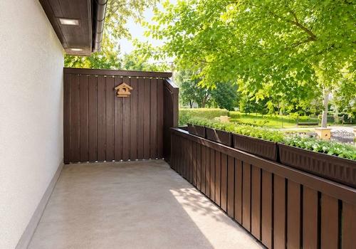 Terrasse mit Blick ins Grüne