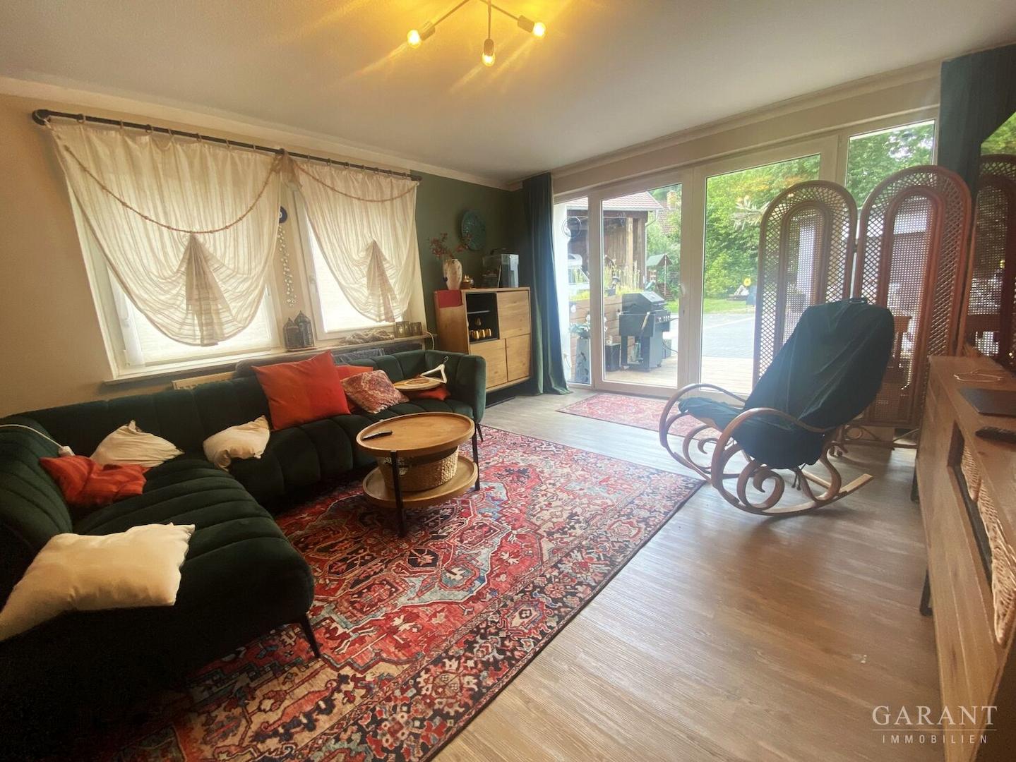 Blick z.B. in ein EG-Zimmer mit Terrassenaus...